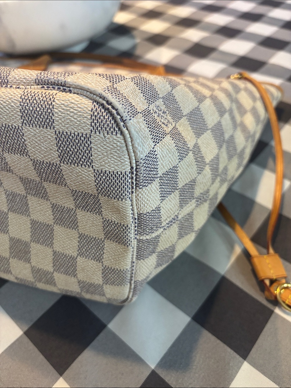 Louis Vuitton Damier Azur Checkered MM Neverfull tote in Light Gray and Cream - Picture 3 of 10